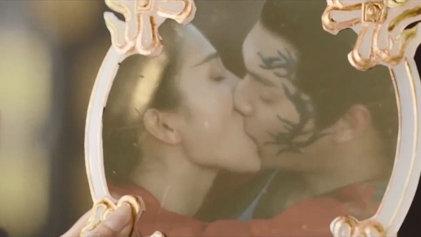 10個「醉酒吻」百看不膩！《世界欠我一個初戀》含糖量超標，楊紫《親愛的，熱愛的》直接咬上去