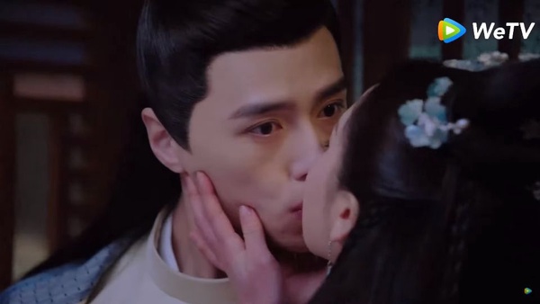 10個「醉酒吻」百看不膩！《世界欠我一個初戀》含糖量超標，楊紫《親愛的，熱愛的》直接咬上去