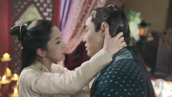 10個「醉酒吻」百看不膩！《世界欠我一個初戀》含糖量超標，楊紫《親愛的，熱愛的》直接咬上去