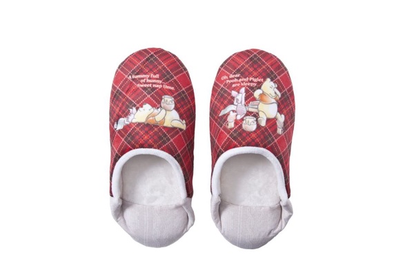 2019迪士尼「小熊維尼」聖誕紅格子居家商品，睡眼惺忪的維尼超萌，伴你度過冬日慵懶午後！