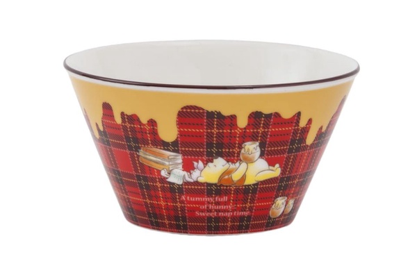 2019迪士尼「小熊維尼」聖誕紅格子居家商品，睡眼惺忪的維尼超萌，伴你度過冬日慵懶午後！