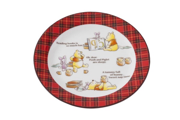 2019迪士尼「小熊維尼」聖誕紅格子居家商品，睡眼惺忪的維尼超萌，伴你度過冬日慵懶午後！