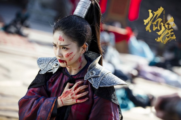 白鹿成2019霸屏女王！出道三年8部劇，從《招搖》到《世界欠我一個初戀》，《鳳囚凰》被于正力捧壓過女主