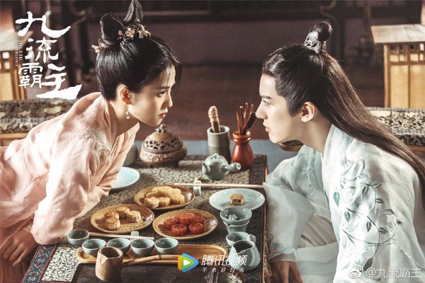 白鹿成2019霸屏女王！出道三年8部劇，從《招搖》到《世界欠我一個初戀》，《鳳囚凰》被于正力捧壓過女主