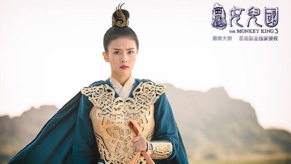 白鹿成2019霸屏女王！出道三年8部劇，從《招搖》到《世界欠我一個初戀》，《鳳囚凰》被于正力捧壓過女主