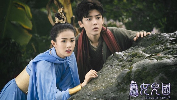 白鹿成2019霸屏女王！出道三年8部劇，從《招搖》到《世界欠我一個初戀》，《鳳囚凰》被于正力捧壓過女主