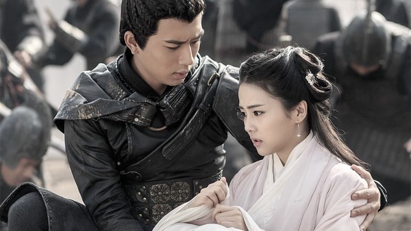 白鹿成2019霸屏女王！出道三年8部劇，從《招搖》到《世界欠我一個初戀》，《鳳囚凰》被于正力捧壓過女主
