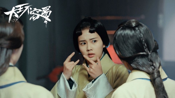 白鹿成2019霸屏女王！出道三年8部劇，從《招搖》到《世界欠我一個初戀》，《鳳囚凰》被于正力捧壓過女主