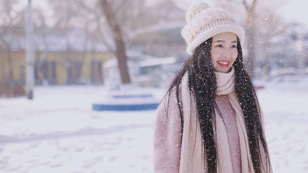 白鹿成2019霸屏女王！出道三年8部劇，從《招搖》到《世界欠我一個初戀》，《鳳囚凰》被于正力捧壓過女主
