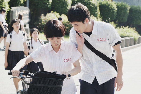 《通靈少女2》讓人好失望？阿樂「神奇附身」、話劇社像小學生，《通靈少女2》這6點讓人看不下去，超想轉台！