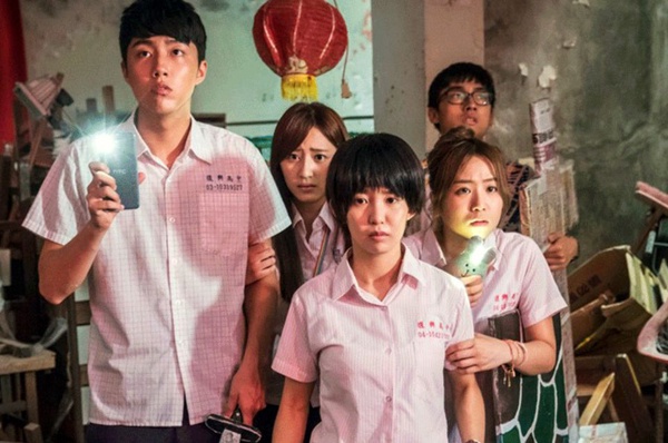《通靈少女2》讓人好失望？阿樂「神奇附身」、話劇社像小學生，《通靈少女2》這6點讓人看不下去，超想轉台！