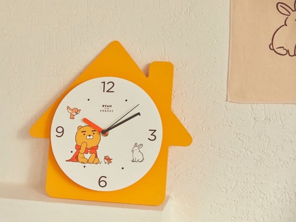 秋天森林裡的萊恩！Kakao Friends推出森林系列居家用品，超萌萊恩掛鐘、椅墊、棉被組通通都要收藏！