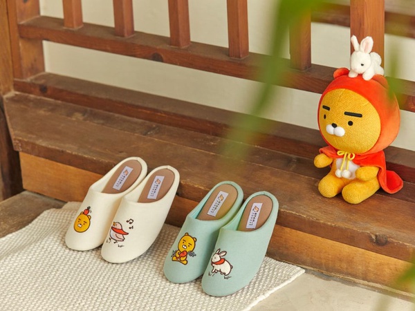 秋天森林裡的萊恩！Kakao Friends推出森林系列居家用品，超萌萊恩掛鐘、椅墊、棉被組通通都要收藏！