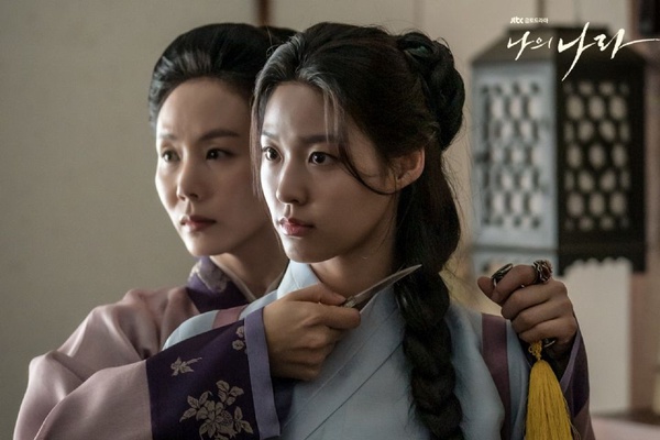 7位偶像中的「演員潛力股」！雪炫《我的王國》口碑逆轉，彩娟、康美娜有望成為下一個秀智、IU