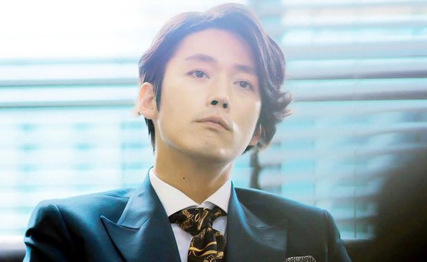 《意外發現的一天》李宰旭皺眉撞臉「憤怒鳥」！10位韓劇傲嬌總裁，李敏鎬最經典！