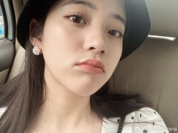 歐陽娜娜「蟑螂腳」登雜誌被酸！彩妝師傳授刷睫毛正確技巧，刷出炸開花、根根分明不結塊翹睫毛