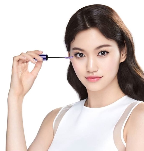 歐陽娜娜「蟑螂腳」登雜誌被酸！彩妝師傳授刷睫毛正確技巧，刷出炸開花、根根分明不結塊翹睫毛
