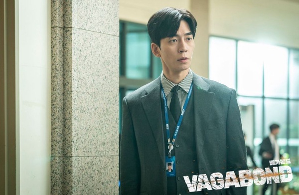 《抓住幽靈》金善浩被文瑾瑩「摔」上熱搜！7位搞笑功力超強男星，申成祿、曹政奭根本表情包帝王