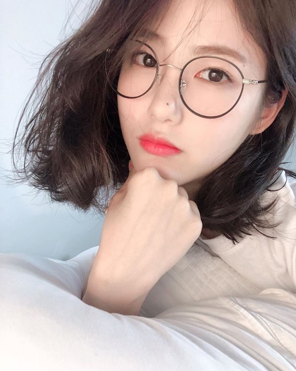 宋慧喬絕美新畫報熱議！明星減齡百搭的層次「中長髮範本」，辛睿恩、Lisa、宋茜都剪了