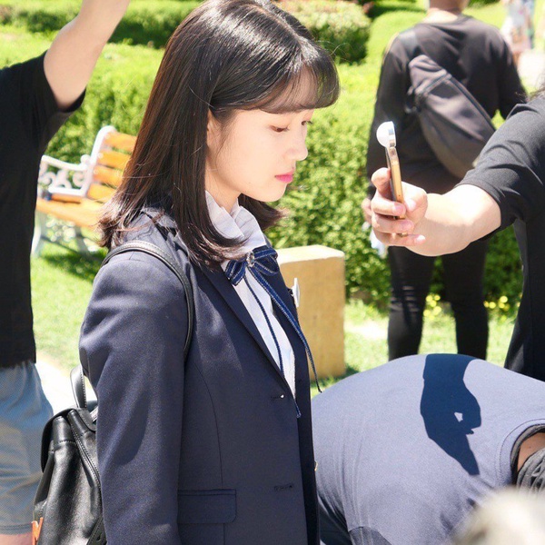 宋慧喬絕美新畫報熱議！明星減齡百搭的層次「中長髮範本」，辛睿恩、Lisa、宋茜都剪了