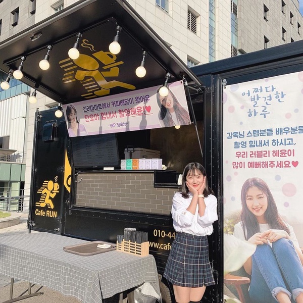 宋慧喬絕美新畫報熱議！明星減齡百搭的層次「中長髮範本」，辛睿恩、Lisa、宋茜都剪了