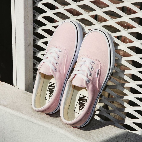 韓國VANS「草莓冰淇淋」新色上市，加碼愛心FILA老爹鞋、Adidas鹽甜女孩「草莓糖漿」鞋款，少女的荷包快保不住啦！