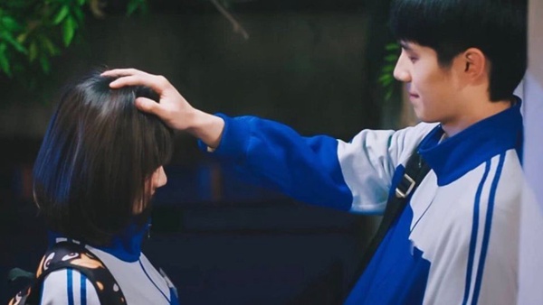 《滿滿喜歡你》左岸狂撩小滿！網評9對「初戀感超強」螢幕CP，《陪你到世界之巔》王一博的初戀好甜