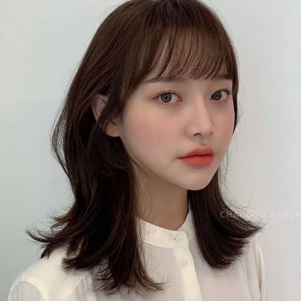 韓國大勢5款中長髮「捲度範本」！2019秋冬中長髮髮型圖鑑，顯瘦遮肉的小臉髮型是這款
