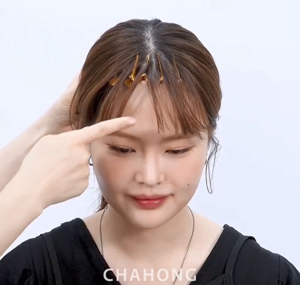 韓國髮型師傳授夾子整理瀏海技巧！不用髮捲、瀏海也能秒蓬鬆，開花分岔通通消失