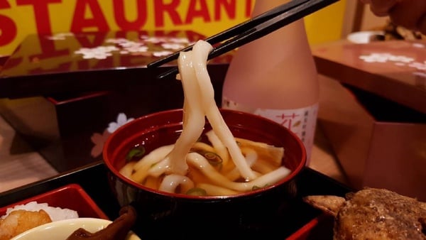 名古屋「世界的山將南京店」開幕了！加碼推出「名古屋名物定時食」，邊緣人終於可以自己吃夢幻雞翅了～