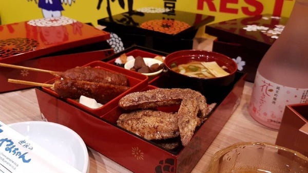 名古屋「世界的山將南京店」開幕了!加碼推出「名古屋名物定時食」,邊緣人終於可以自己吃夢幻雞翅了~