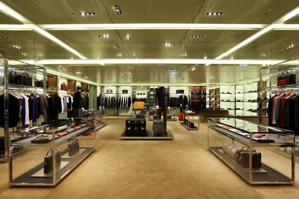 PRADA台北101全新兩層樓專門店