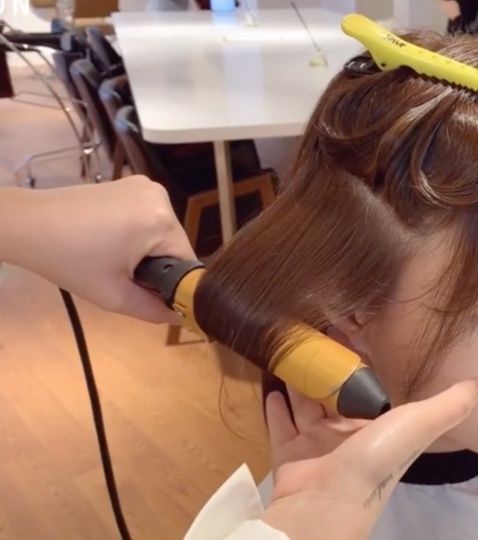 電棒捲「夾心燙捲」教學！髮型師燙捲關鍵：兩種捲度MIX大波浪，細軟髮捲度更持久，長髮、短髮波紋都自然超唯美～