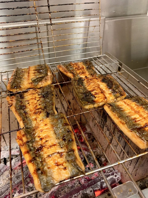 日本「三角守破離」正宗炙烤鰻魚飯新開幕！鰻魚飯搭上冰見烏龍麵，快來品嚐道地日本風味料理
