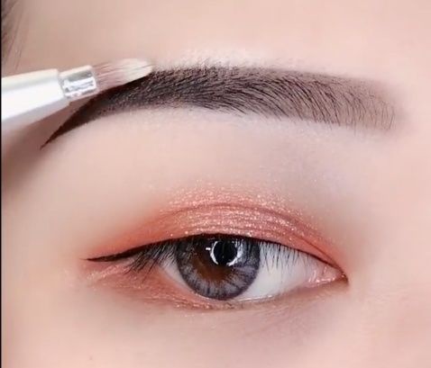 彩妝師親授萬用「畫眉技巧」！X型畫眉、修剪法，初學者也能零失敗，畫出對稱、霧眉般漂亮眉毛！