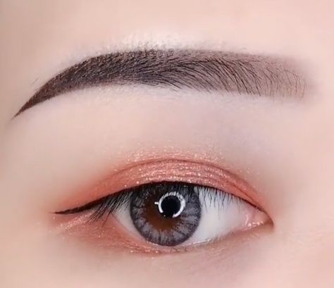 彩妝師親授萬用「畫眉技巧」！X型畫眉、修剪法，初學者也能零失敗，畫出對稱、霧眉般漂亮眉毛！