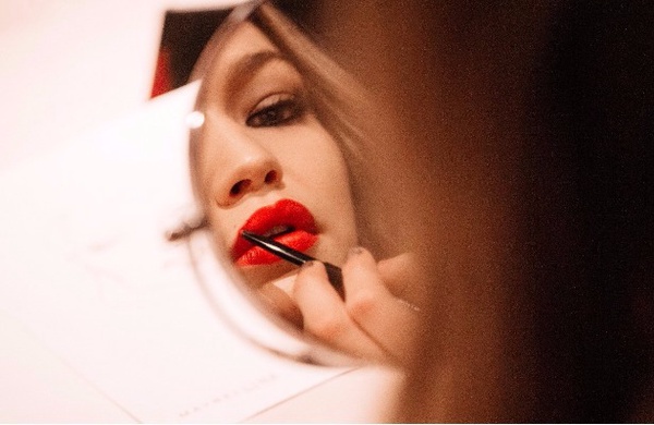 超模GIGI HADID x MAYBELLINE 限量聯名彩妝來了！不搶會捶心肝