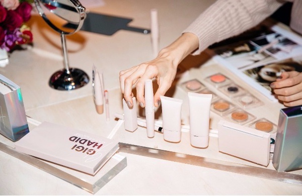 超模GIGI HADID x MAYBELLINE 限量聯名彩妝來了！不搶會捶心肝