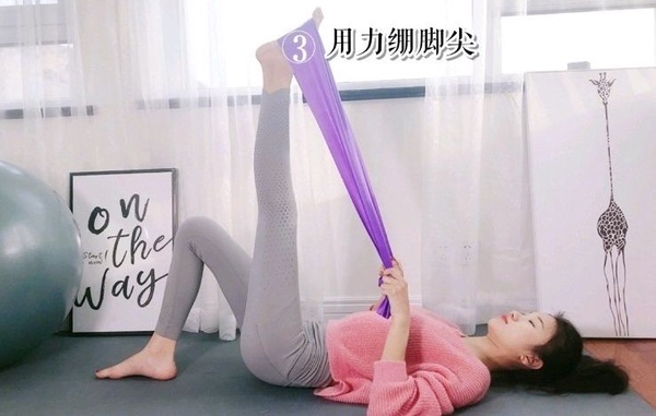 骨盆前傾讓小腹突出、小腿肌超壯？小紅書網美教練改善大腿、骨盆前傾動作，一個月練出細長腿