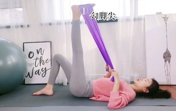 骨盆前傾讓小腹突出、小腿肌超壯？小紅書網美教練改善大腿、骨盆前傾動作，一個月練出細長腿