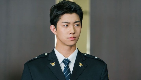 《抓住幽靈》又一位高顏值警察小哥！奇道勳5部韓劇，186公分「籠罩式壁咚」好心動，原來是《阿斯達》蒙面美男！