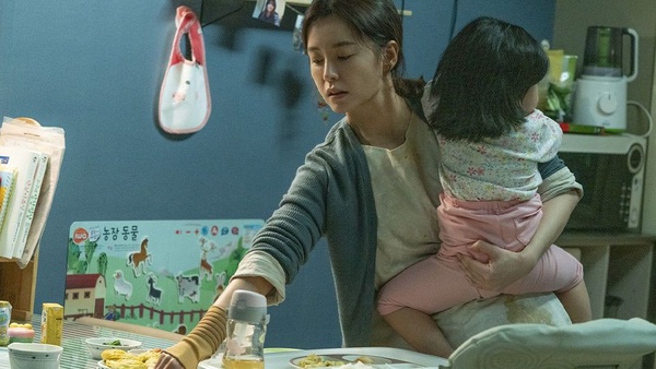 孔劉、鄭裕美《82年生的金智英》奪韓國週末票房冠軍！女性感同身受，為何韓網男性僅給1分低分？