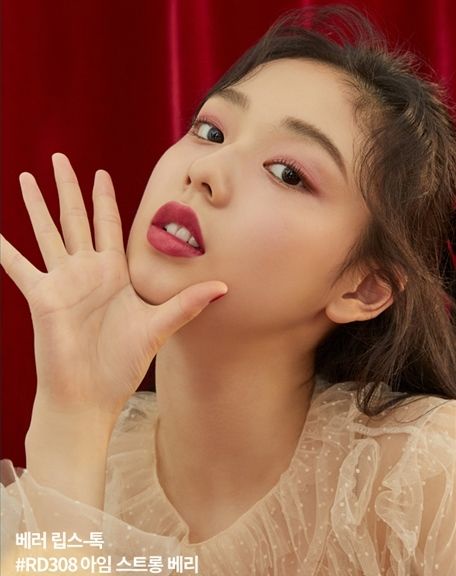 竟然是毛絨絨馴鹿！ETUDE HOUSE聖誕彩妝太可愛，毛毛馴鹿眼影盤、馴鹿香氛蠟燭絕對必收