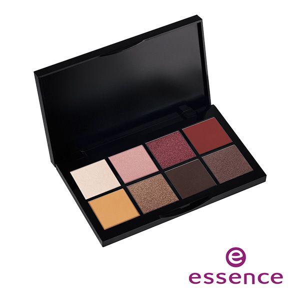 essence和小精靈推出聯名系列啦！超「秋」8色眼影盤、巨可愛腮紅盤，不到300通通帶回家！