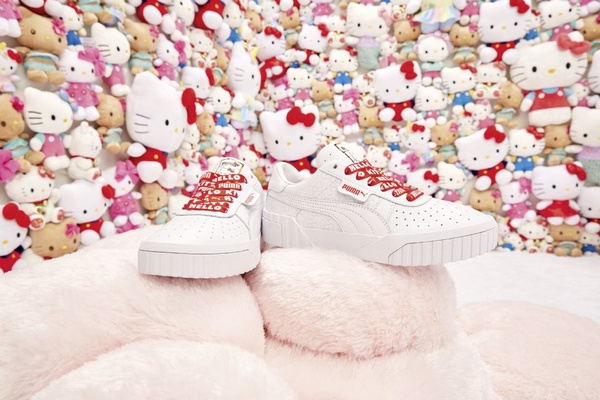 PUMA x HELLO KITTY最強聯名，PUMA「奶油草莓色」凱蒂貓球鞋、後背包，融化所有KITTY迷的少女心！