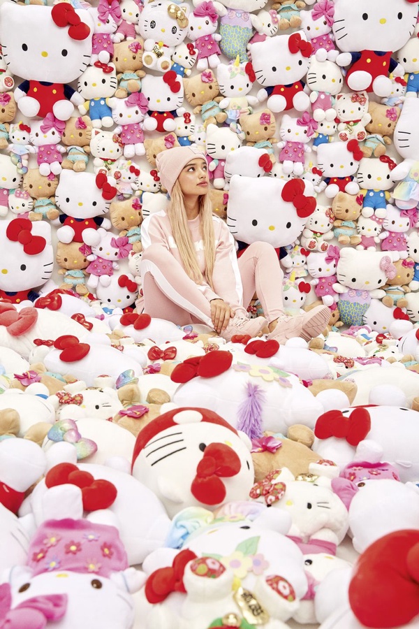 PUMA x HELLO KITTY最強聯名，PUMA「奶油草莓色」凱蒂貓球鞋、後背包，融化所有KITTY迷的少女心！