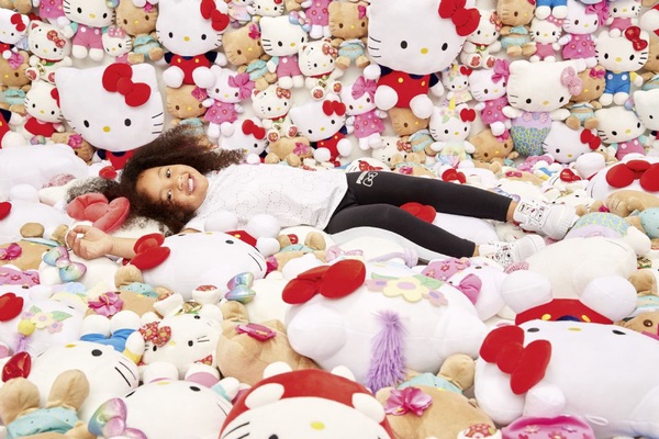 PUMA x HELLO KITTY最強聯名，PUMA「奶油草莓色」凱蒂貓球鞋、後背包，融化所有KITTY迷的少女心！