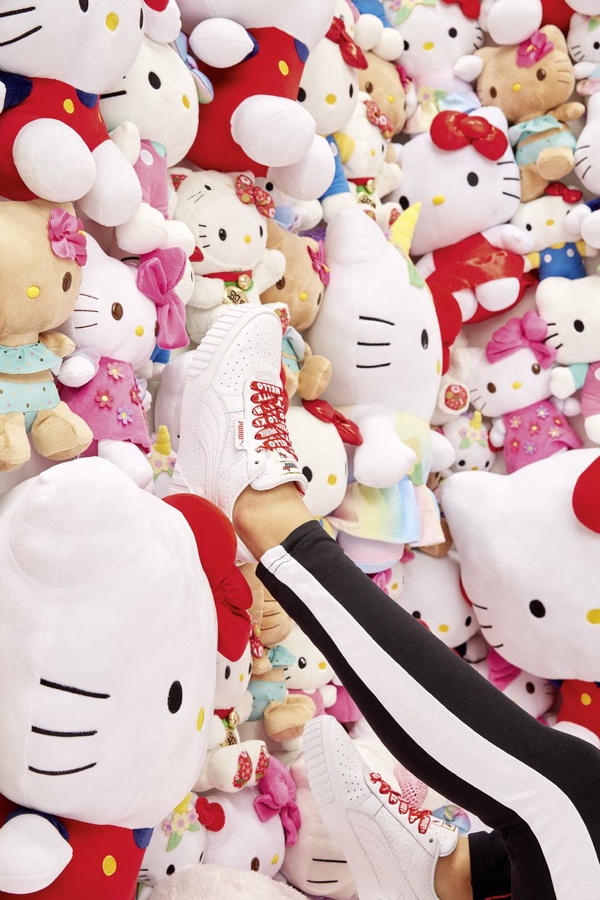 PUMA x HELLO KITTY最強聯名，PUMA「奶油草莓色」凱蒂貓球鞋、後背包，融化所有KITTY迷的少女心！