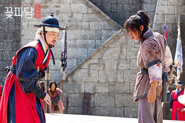 7位偶像「演技爆發名場面」！《花黨》朴志訓演活委屈小可憐，陸星材《鬼怪》這幕，氣場力壓孔劉、李棟旭！