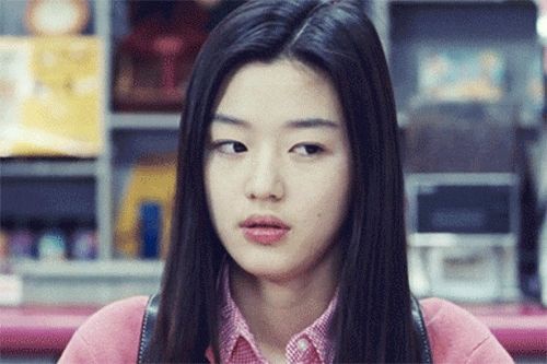 全智賢絕美雜誌畫報熱議！出道20年完全沒變老、無差別對比的「防腐劑美貌」根本是女神降臨